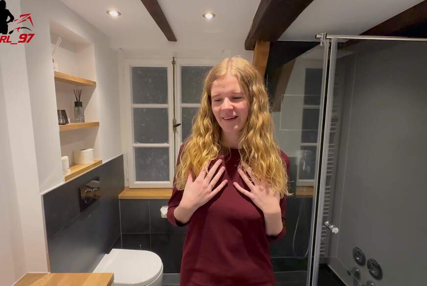 Bikergirl-97: Vom Geschäftsführer entdeckt und zum F**k überredet!