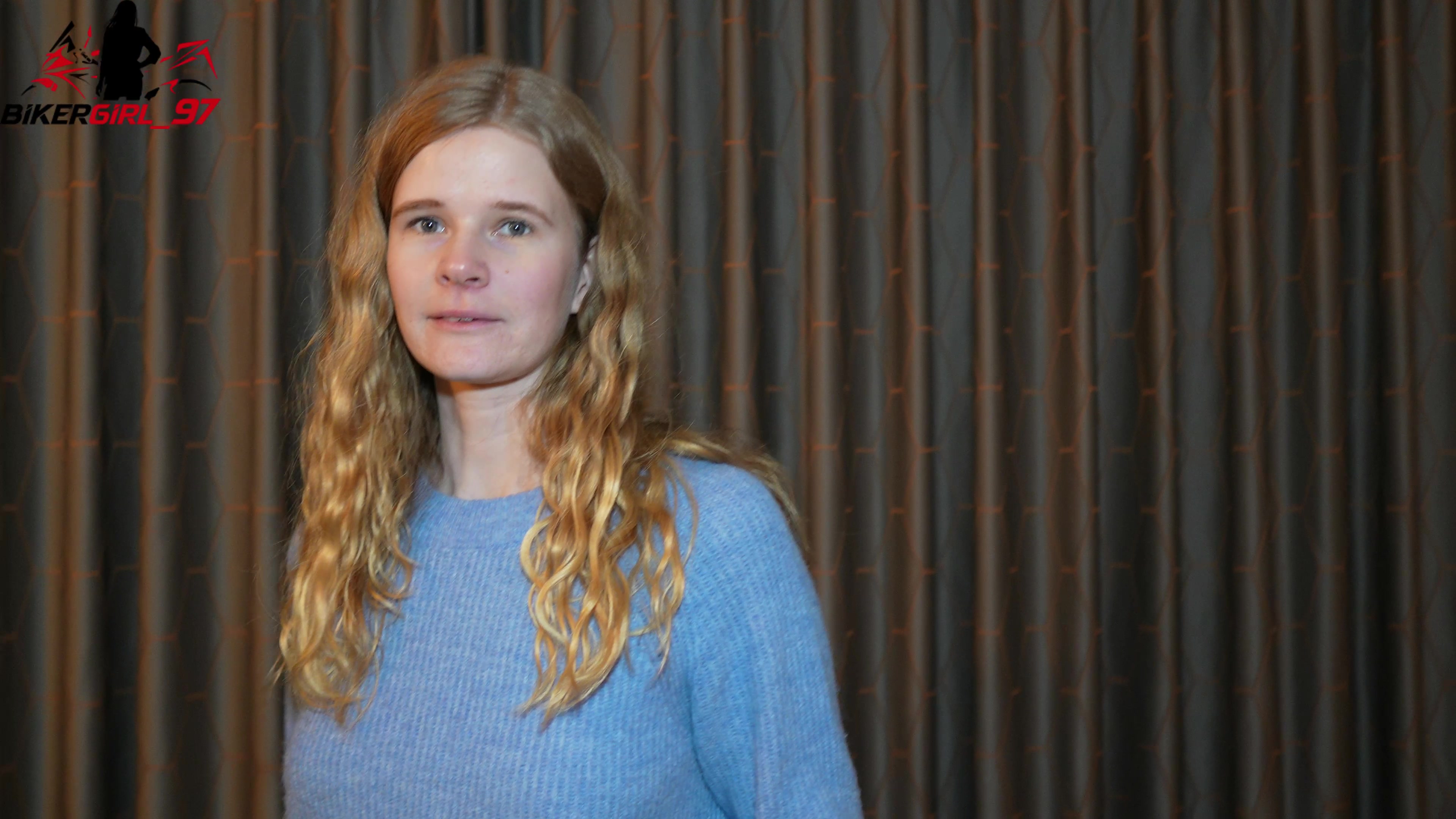 Wie dreist ist das denn bitte!
Und so abartig!
Da komme ich nach Hause und sehe wie mein Stiefvater einen Porno von mir anguckt und sich dabei einen in meinem Slip abwichst!

Das kann er doch nicht machen!

Aber ich habe mich dafür passend gerächt und ihm dafür schön auf den Schwanz gepisst!

Das hat er jetzt davon!
Nur Mama darf das nicht erfahren!