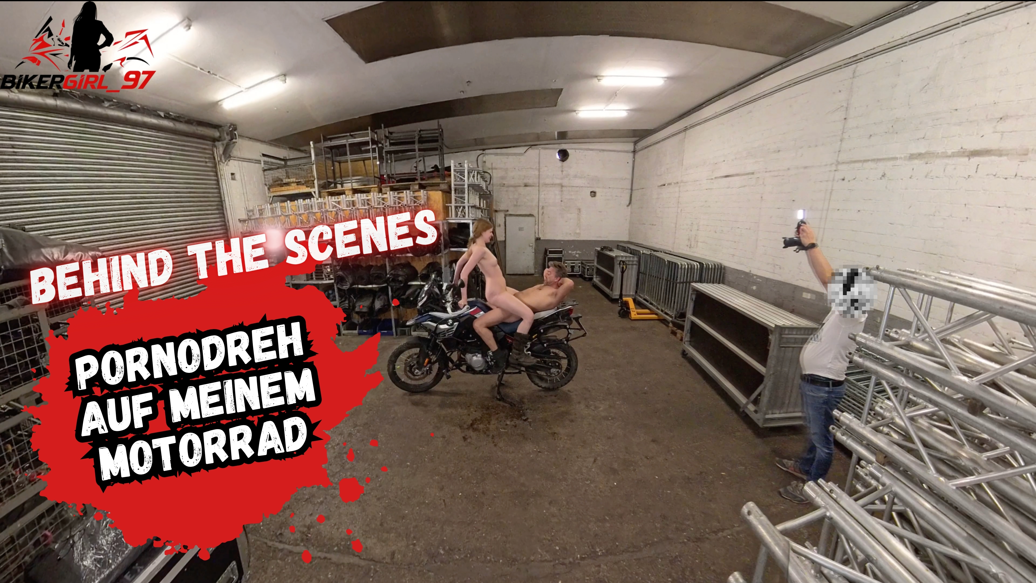 Hinter den Kulissen bei einem echten Porno Dreh! In diesem Video darfst du mal bei einem echten Porno Dreh mit dabei sein. Ich bin sehr gespannt, wie es dir gefällt!