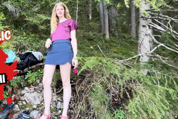 Extrem Public! Notgeiles T**n besorgt es sich am Eibs