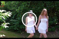 Unschuldige Teen Stiefschwestern Pissen sich auf die Fe!
