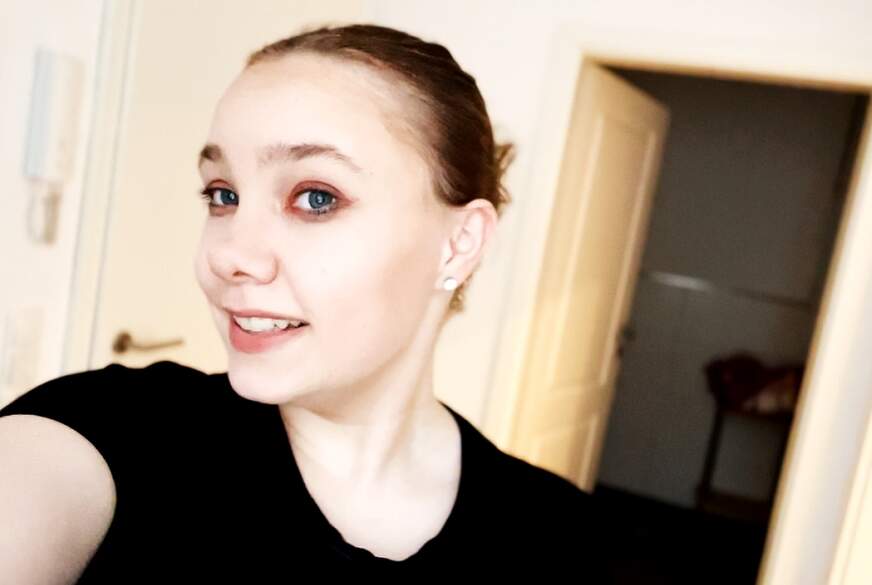 HannaSpark: OMG! ich zeige mich das erste mal Nackig! DAS DARF KEIENR ERFAHREN!