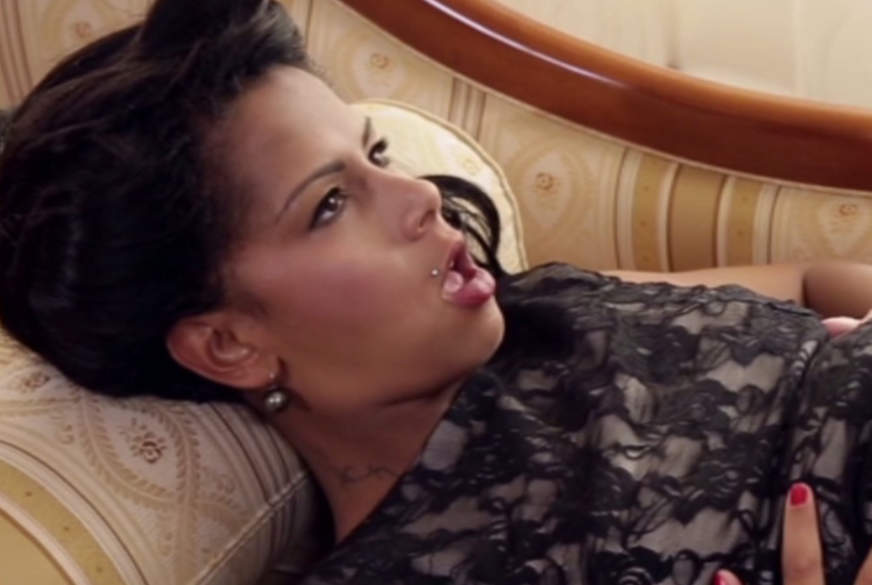 Gärtnerbursche f***t AO in mein blankrasiertes F******n! von Alexandra-Pink