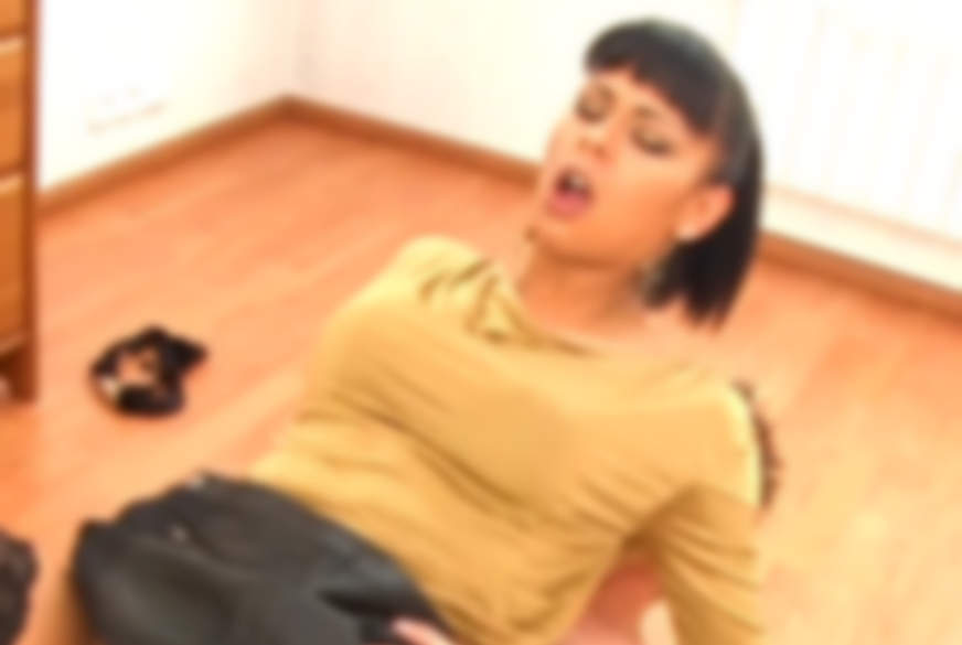 Voll v*******t! Makler spießt mir dreist meine F***e auf! von Alexandra-Pink