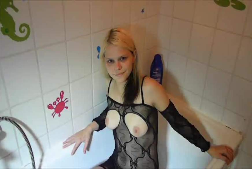 Pinkeln im Sexy Catsuit von Dirty-Sindy pic2