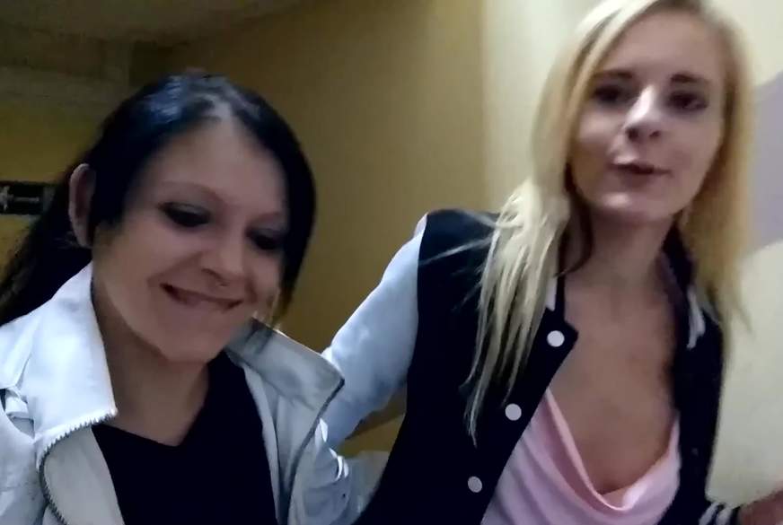 AshleeCox: Im Hotelflur zum Orgasmus