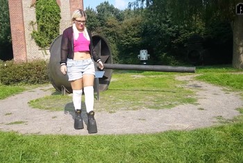 Naiver T***y für B**wjob a********t!