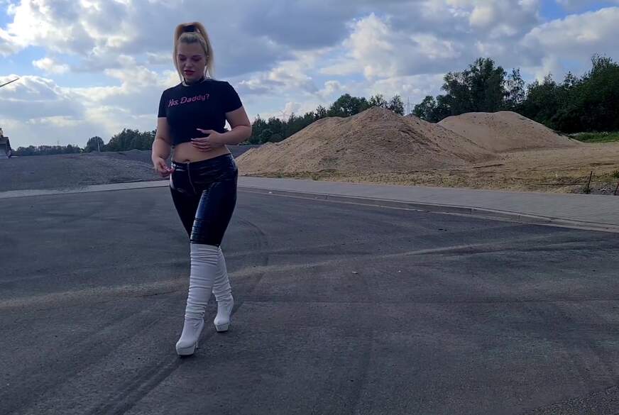 MariellaSun: Hobby Parkplatz N***e!