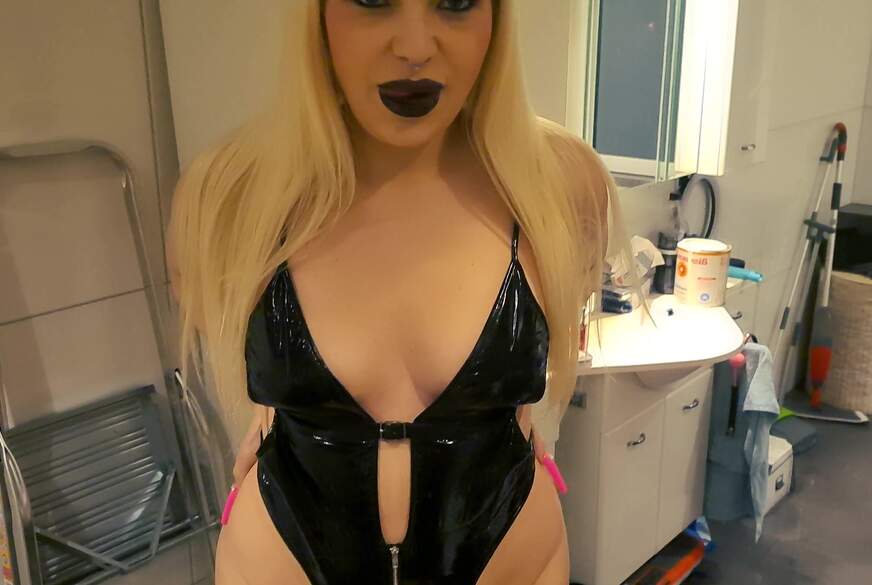 MariellaSun: Facef**k!
