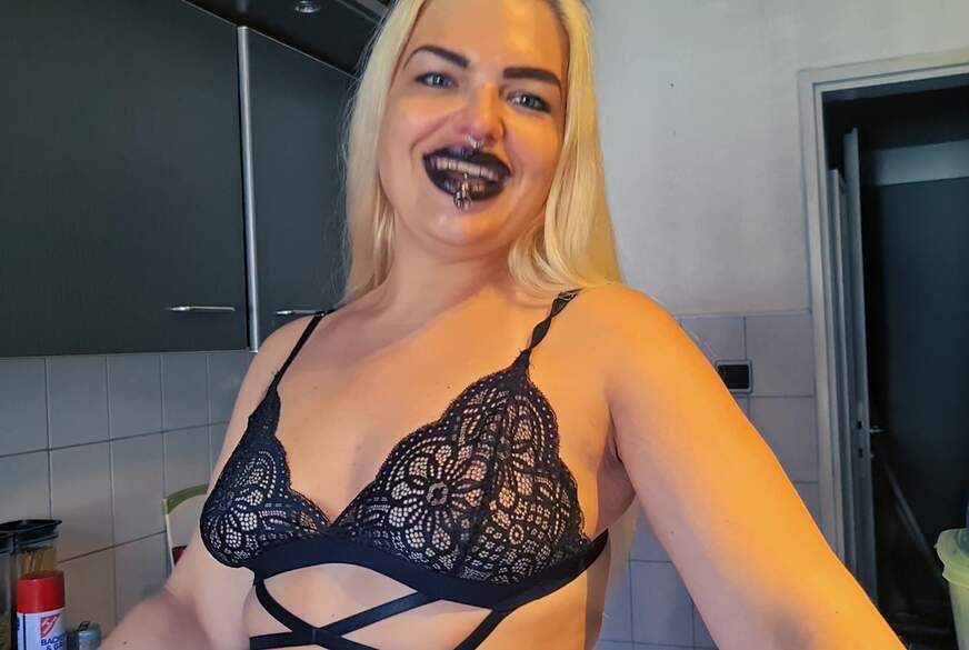 MariellaSun: Er s*****t mir sofort ins Maul!