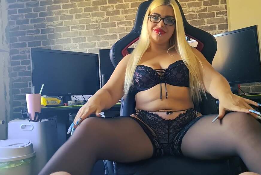 MariellaSun: P****ologischer Smoking Footjob!