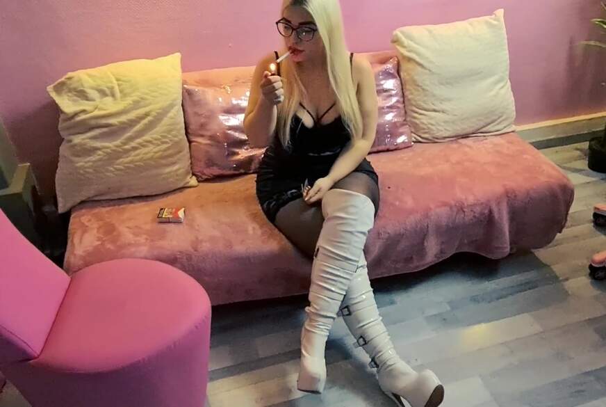 MariellaSun: Smoking Casting B***h!