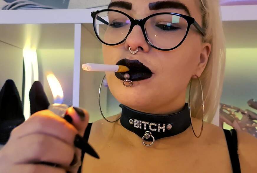 MariellaSun: Gothic Smoking B**wjob!