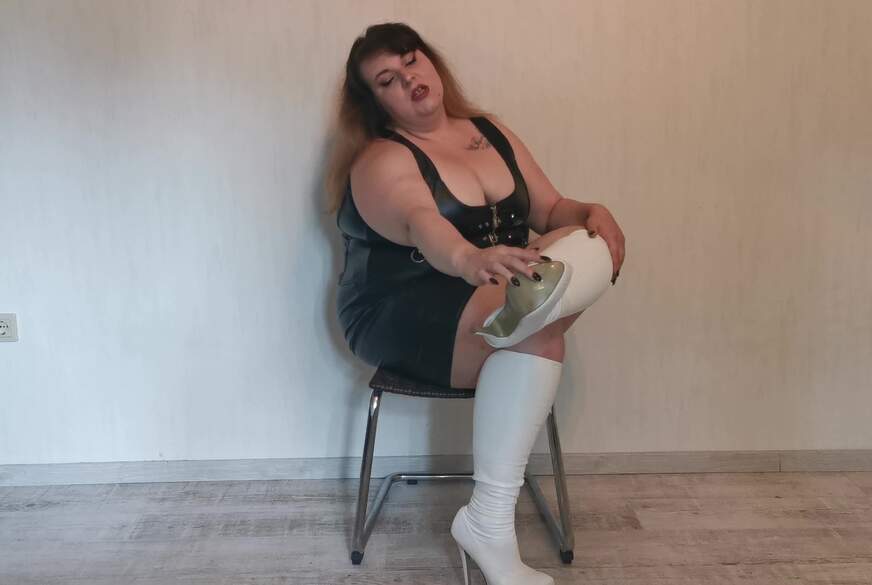 Zungenstiefelputzer! Mach dich nützlich, Versager! von CashladyJacky pic2