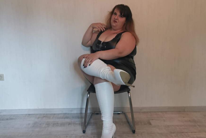 Zungenstiefelputzer! Mach dich nützlich, Versager! von CashladyJacky pic4