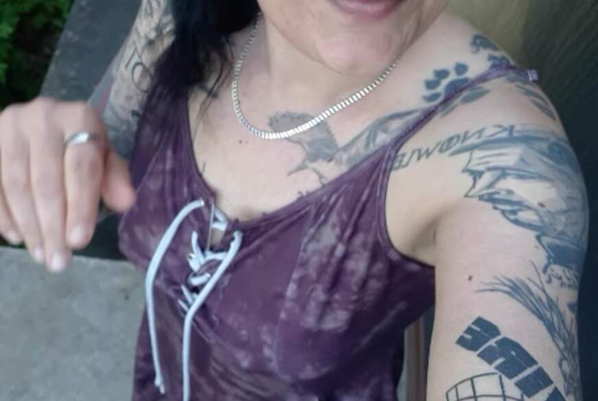 CrazyLara: Auf die Wiese gepinkelt