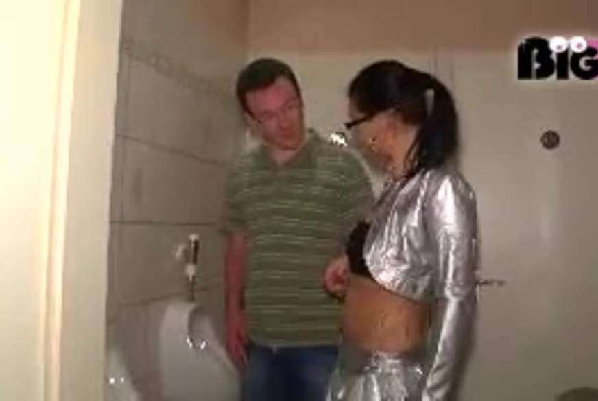 sexy-engel: Auf der Toilette b*****t, und zwar blank.