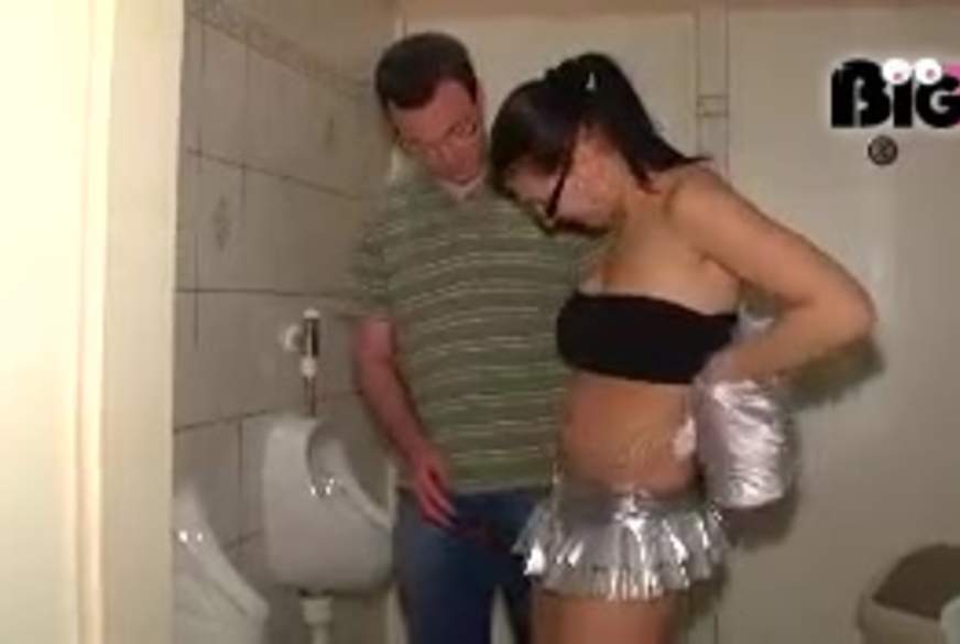 Auf der Toilette b*****t, und zwar blank. von sexy-engel pic3