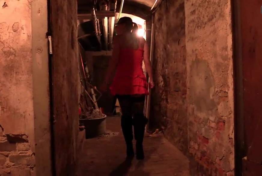sexy-engel: F***enrubbeln im Heizungskeller