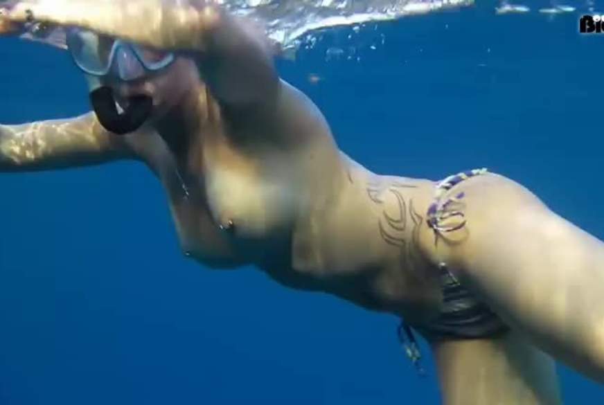 Topless unter Wasser von sexy-engel pic1