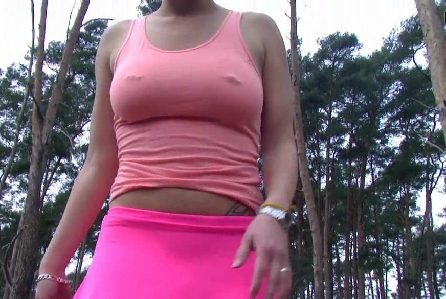 P****nde G**e Outdoor in High Heels von sexy-engel pic2