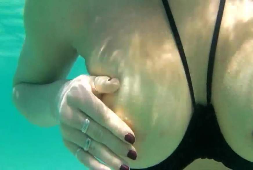 Big Tits Underwater von sexy-engel pic3
