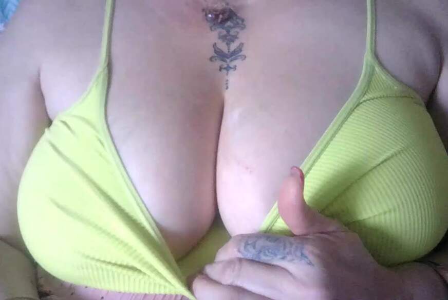 MissImmergeil: ich muss ständig meien titten zeigen