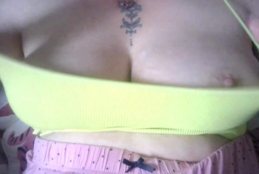 MissImmergeil: ich muss ständig meien titten zeigen