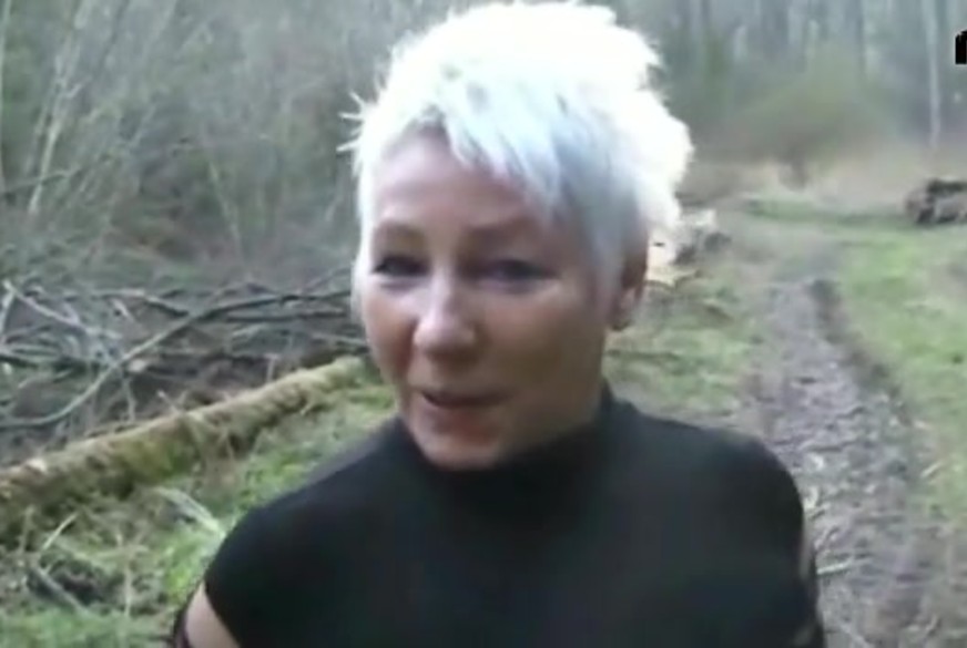 HotKim78: V******te Auto Panne im Wald