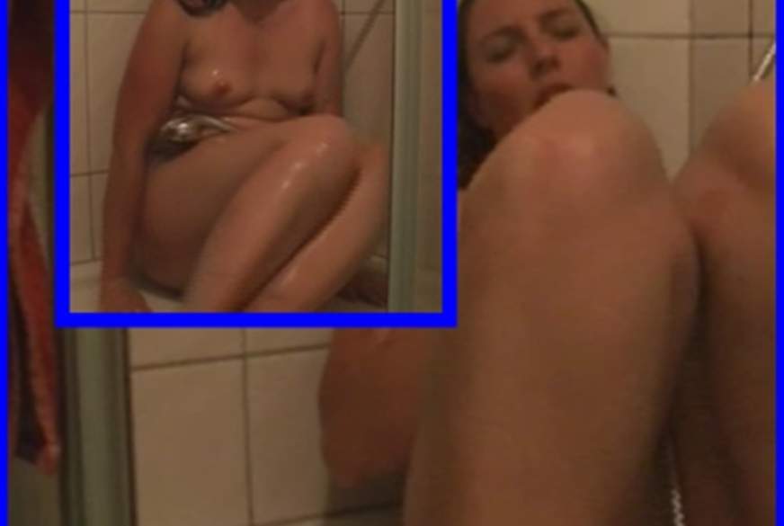 P***yDeluxxe: Geiles Duschvergnügen.