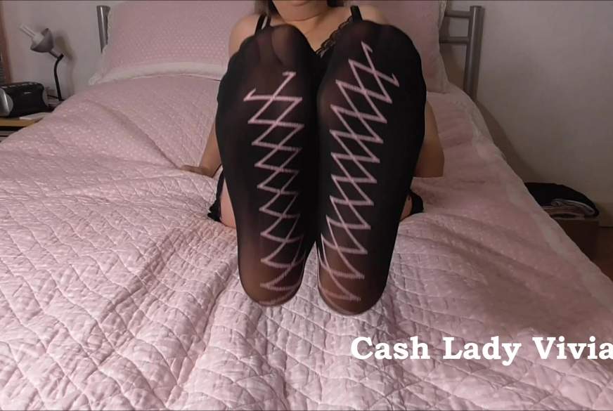 Du bist so süchtig nach Nylonfüssen! von CashLadyVivian pic2