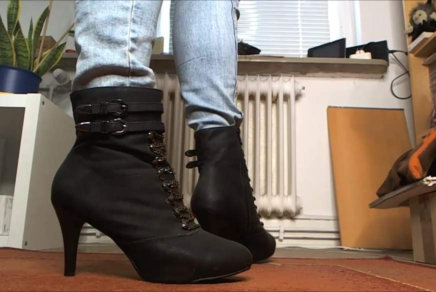 CashLadyVivian: Die Stiefelparade! Teil 1