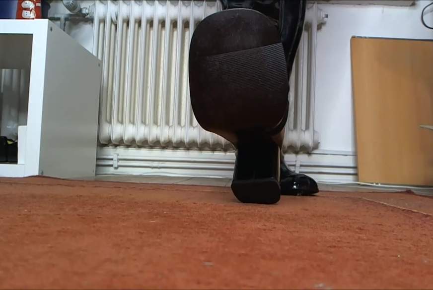 Die Stiefelparade! Teil 5 von CashLadyVivian pic3