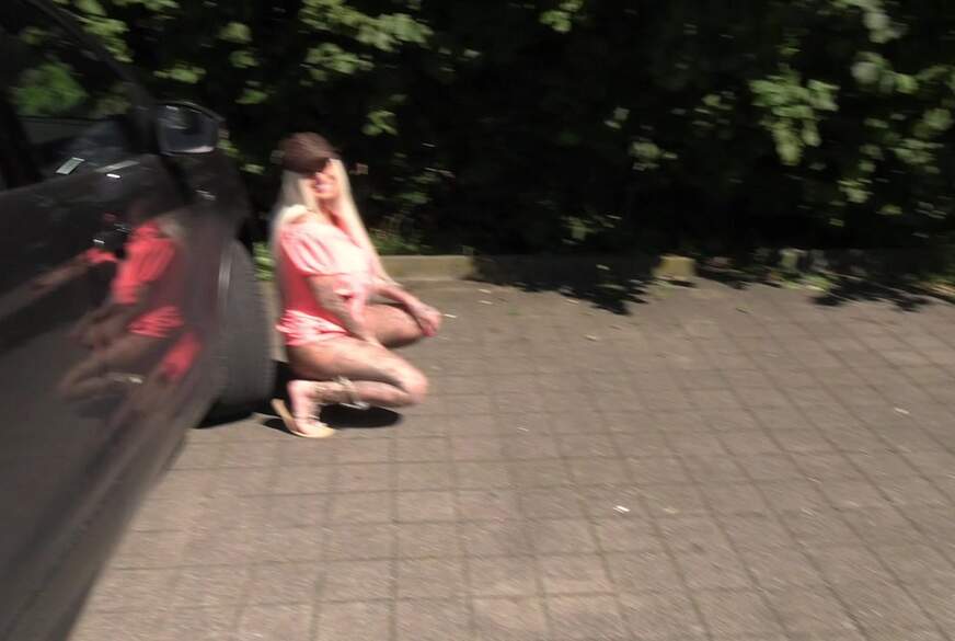 MilaElaine: Dreiste P**sfontäne am Parkplatz!