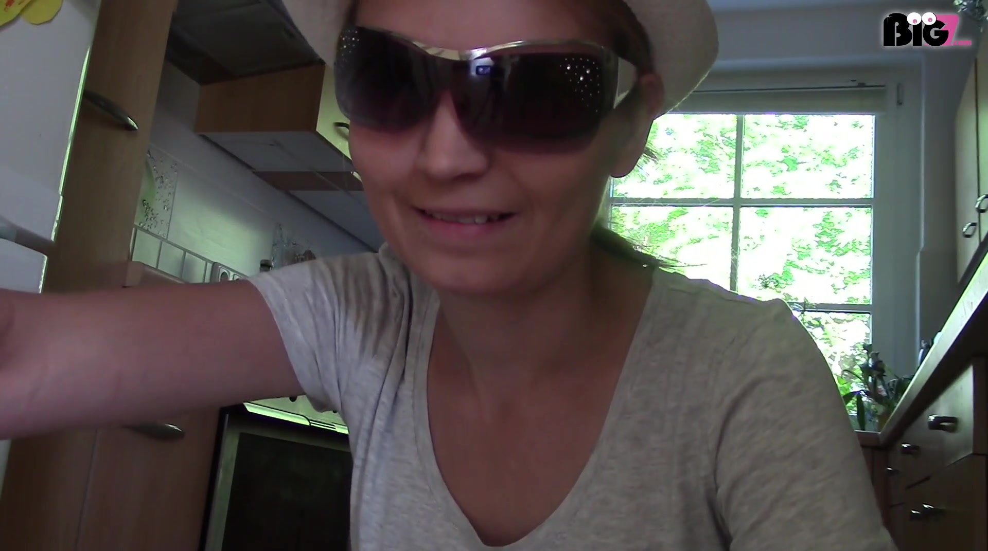 So bin ich in der Kueche -  Teil 1 so geil bei der hausarbeit