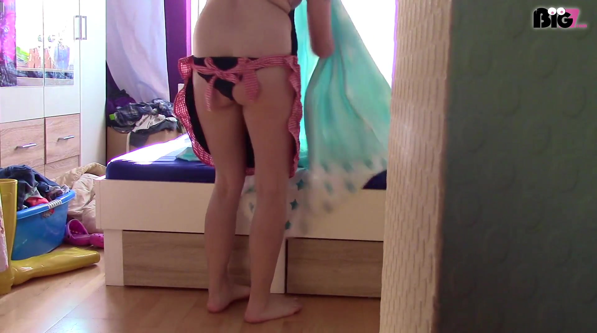 Schau mir beim Bett beziehen zu o sexy sieht das bei mir aus und net nach arbeit