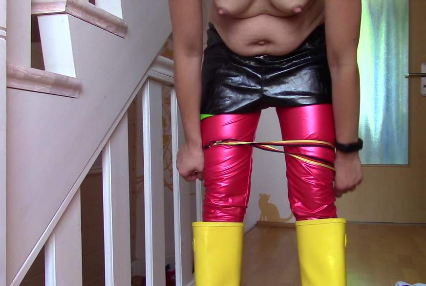 S-TE-FAN-I: Schwarz Rot Gold - Gummistiefel Lack und Leder