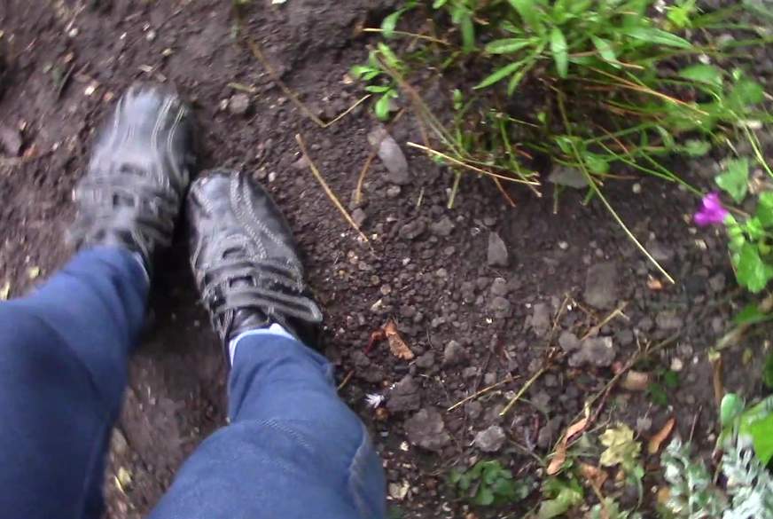 S-TE-FAN-I: Schuhe durch den Matsch