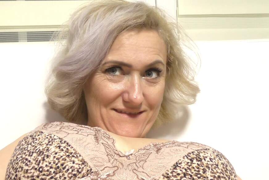 Sweet-Honey: Der Fischdildo machte mich so heiß, siehe was passiert ist ..... danach musste ich gel***t werden