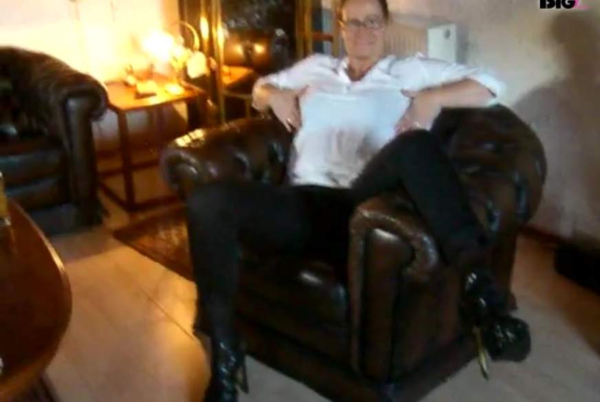 illymaus: Auf der Couch mit Strumpfhosen