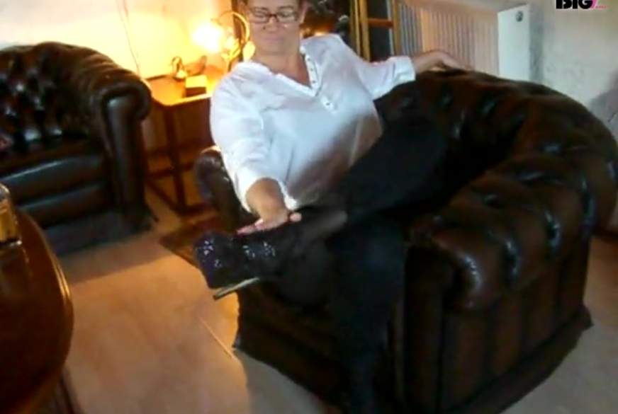 illymaus: Auf der Couch mit Strumpfhosen