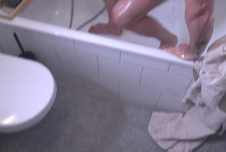 Den Nachbar nackt überrascht von WildVicky pic4