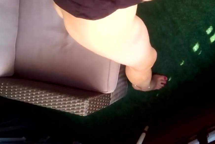 Hot-P***y66: Halbnackte Rasur auf der Veranda -Outdoor FUN-