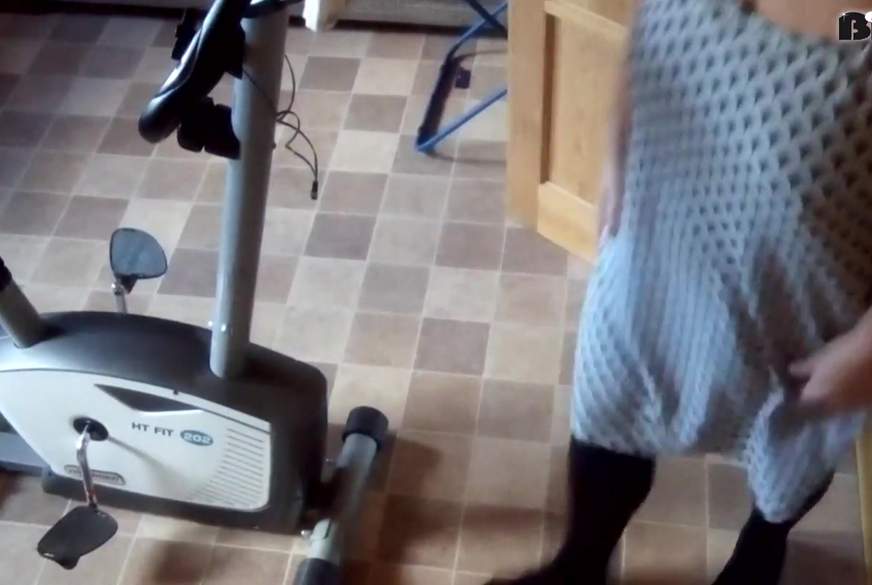 Hot-P***y66: FSH auf dem Trimmrad