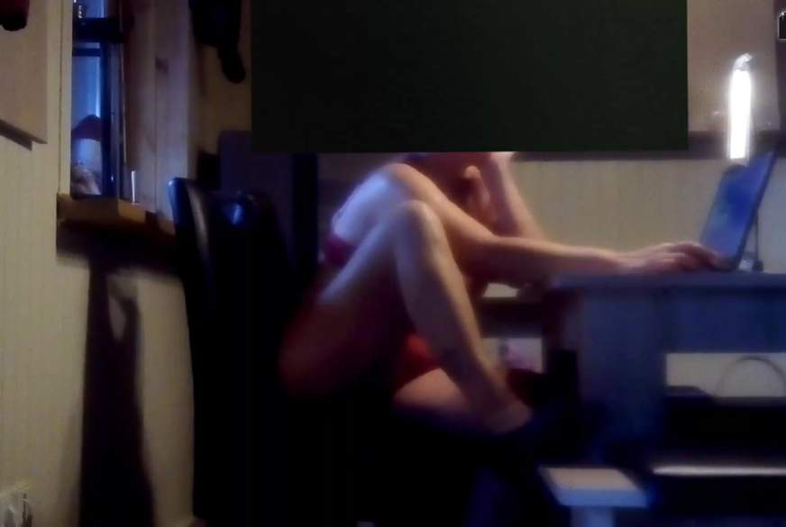 Hot-P***y66: Surfen in Dessous