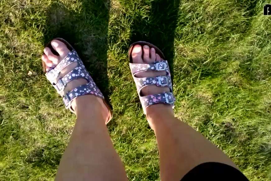 Hot-P***y66: Barfuß in Latschen