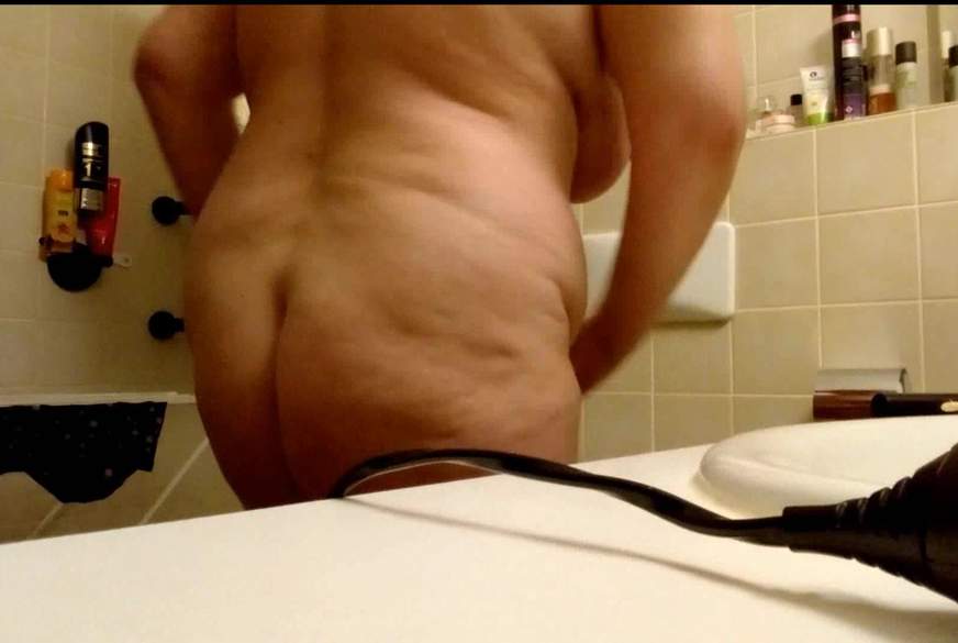 Hot-P***y66: Eincremen im Reha Hotel