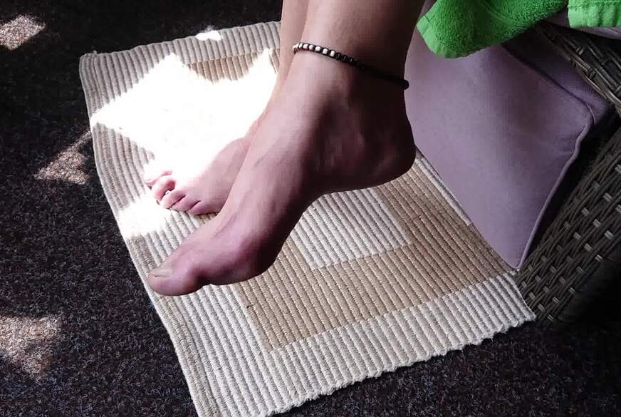 Hot-P***y66: FKK Rauchen auf der Veranda