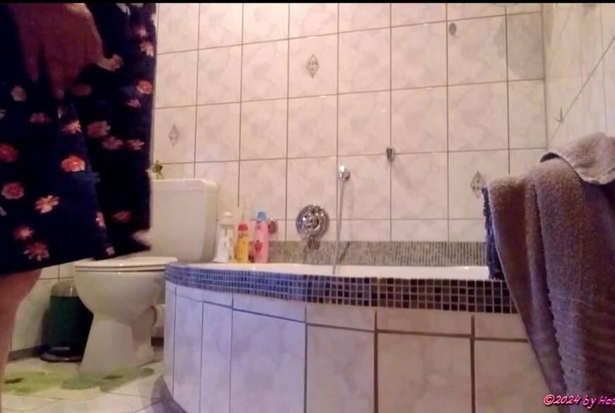 Abduschen in der Badewanne von Hot-P***y66 pic1