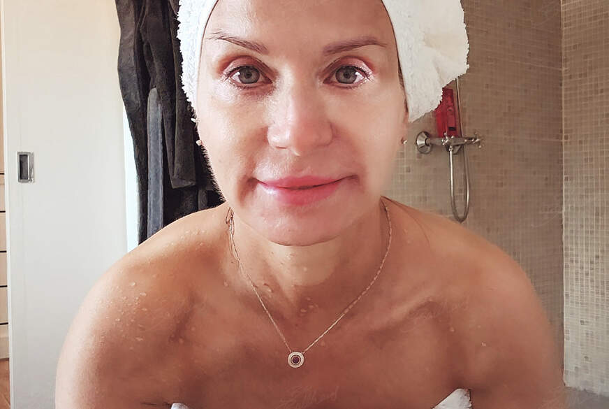 BettieBallhaus: Duschen in der Hotel Dusche Clip